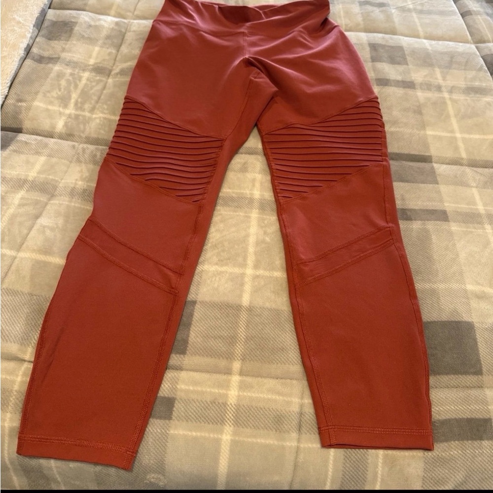 Old Navy Rust Red Leggings with Ribbed Detail - Picture 5 of 5